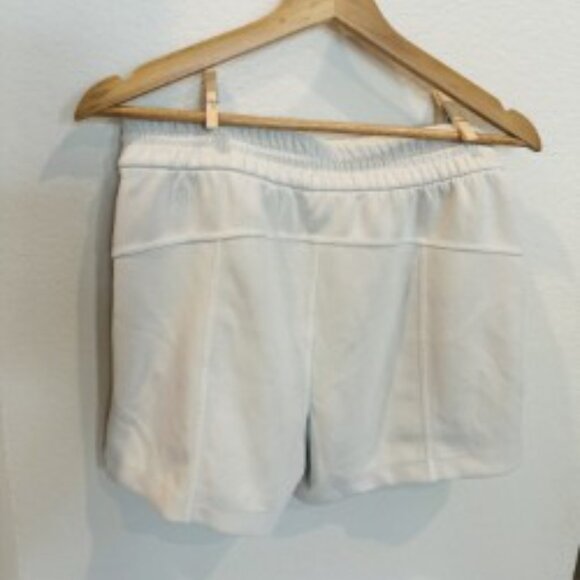 Lululemon softstreme highrise shorts - Picture 2 of 4